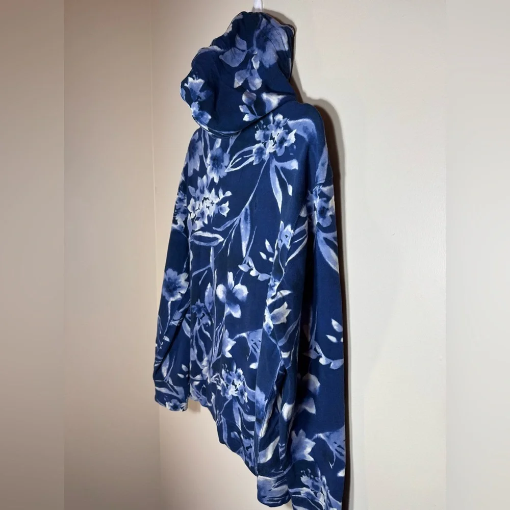 Polo Ralph Lauren Hoodie Blue and White‎ floral size medium can be unisex